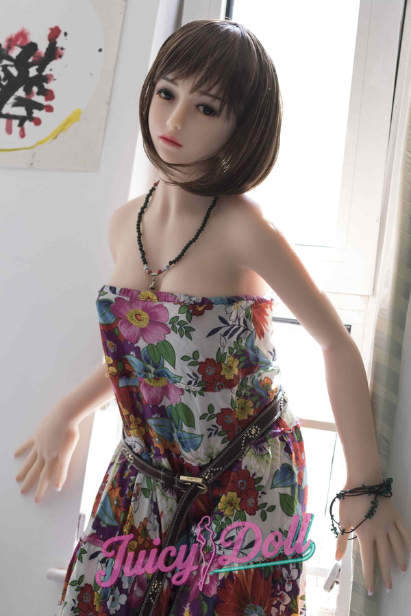 Anna, 156 cm, bonnet C, jupe longue asiatique