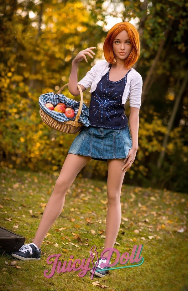 Lilian, 160 cm, B-Körbchen, kleines Mädchen auf einem Picknick