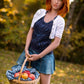 Lilian, 160 cm, B-Körbchen, kleines Mädchen auf einem Picknick
