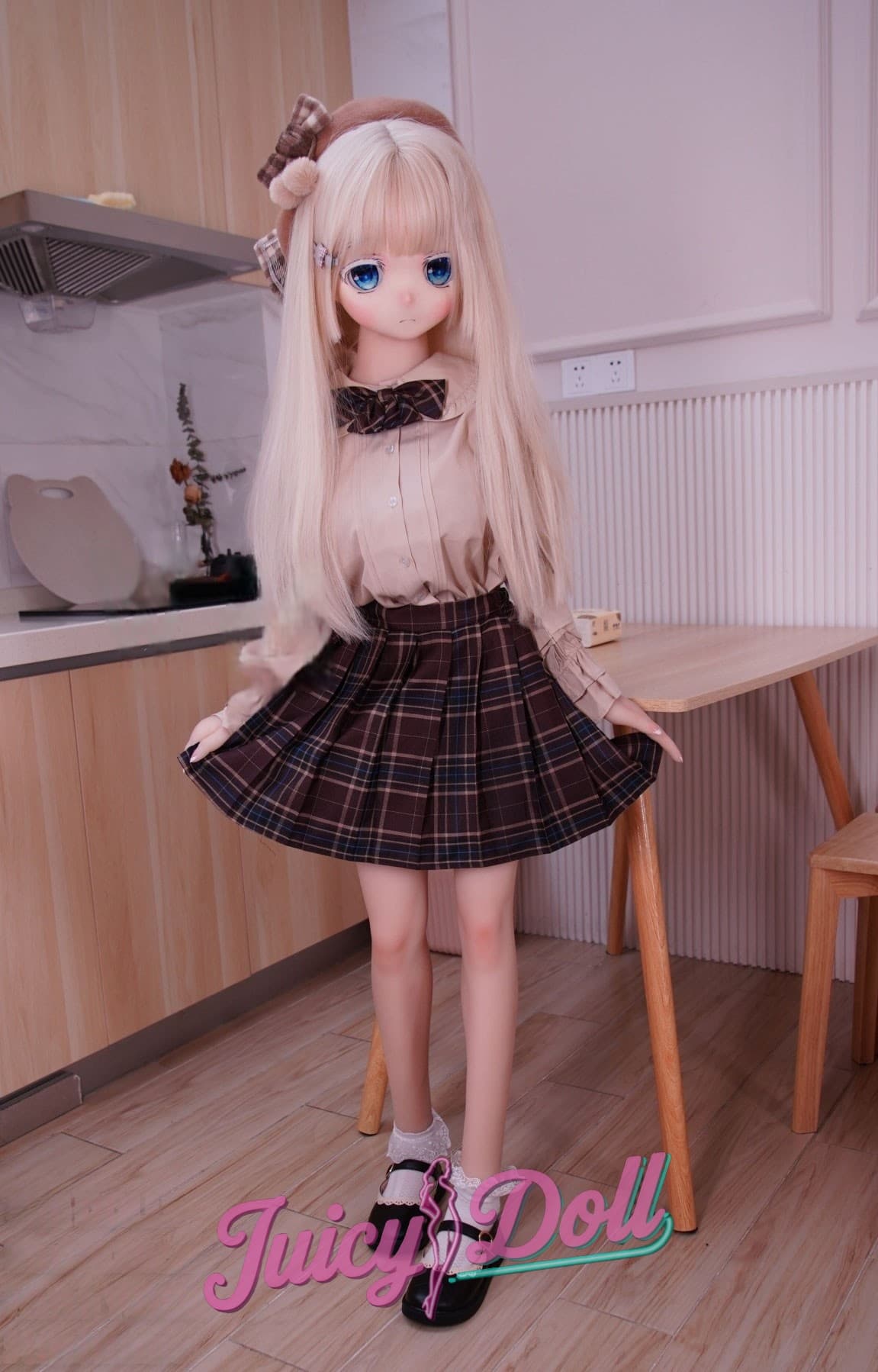 Scarlett 138cm Ccup Une petite fille qui vient de sortir de l'école