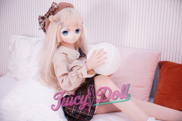 Scarlett 138cm Ccup Une petite fille qui vient de sortir de l'école