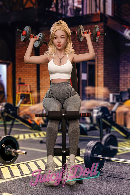 Linda, 160 cm, Körbchengröße D, im Fitnessstudio