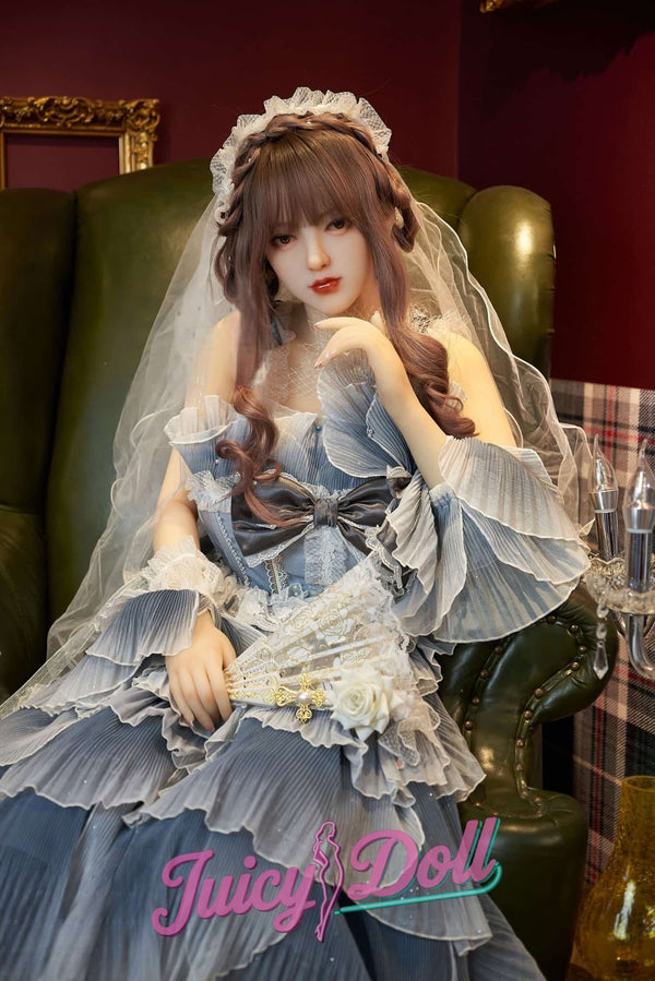 Nova, 165 cm C-Körbchen, Lolita
