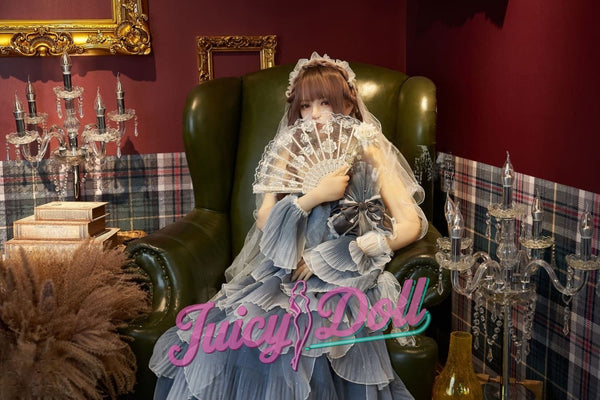 Nova, 165 cm C-Körbchen, Lolita