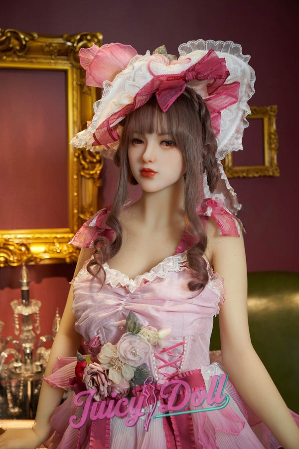Nova, 165 cm C-Körbchen, Lolita