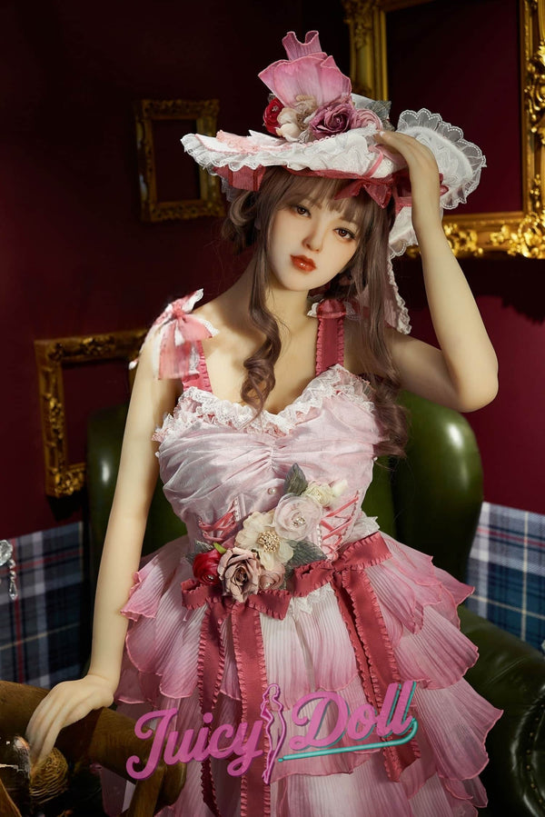 Nova, 165 cm C-Körbchen, Lolita